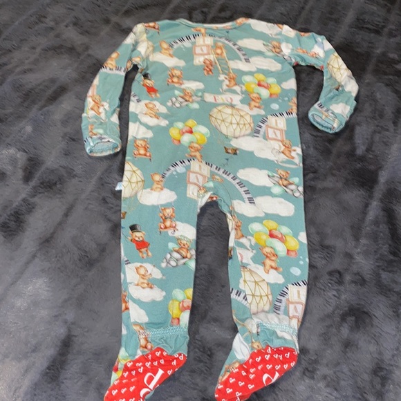 0-3 m FAO Schwarz Posh Peanut Teddy Bear Christmas Zipper Footie - Picture 8 of 13